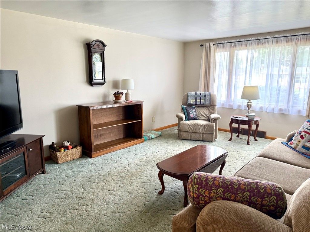 917 Prospect St NW, New Philadelphia, OH - View 2