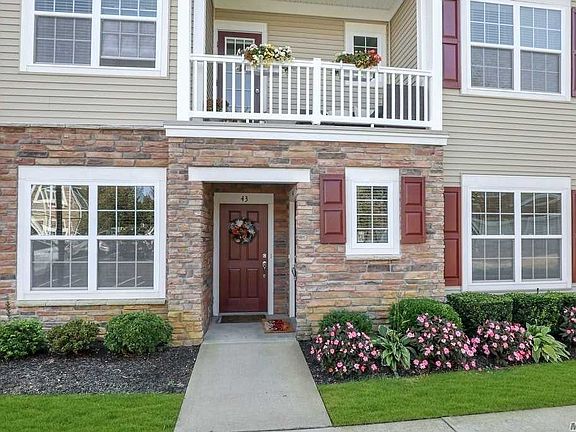 2nd image of 43 Southampton Dr #43
