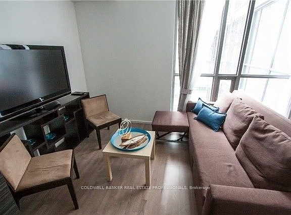 5th image of 8 Charlotte St #513