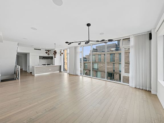 4th image of 505 W 43rd St Penthouse K