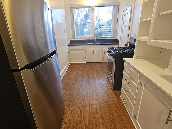 4th image of 1424 N Gardner St #107