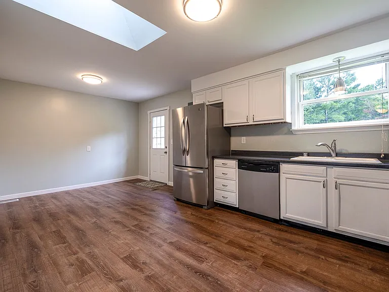 1104 Washington Dr — Photo 10