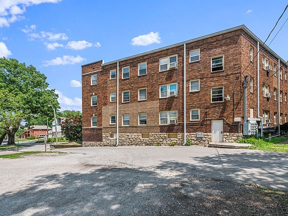 3rd image of 2732 Charlotte St APT 202