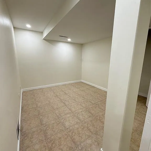 2449 Alexandra Ave — Photo 13