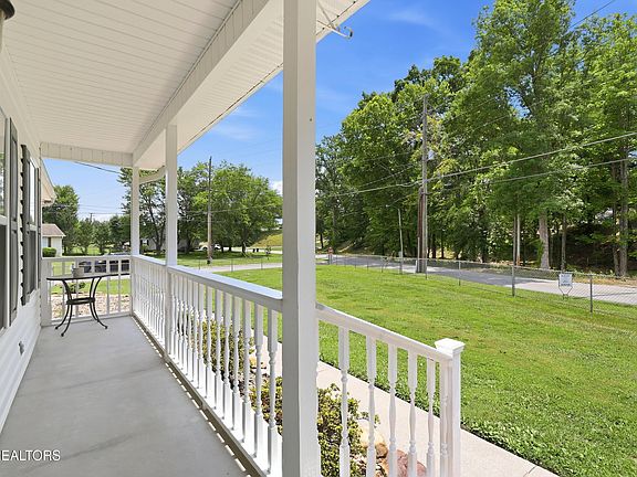 4th image of 105 Aspen Ln