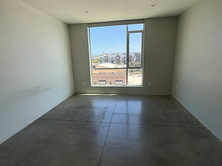 285 W 6th St #525 — Photo 42