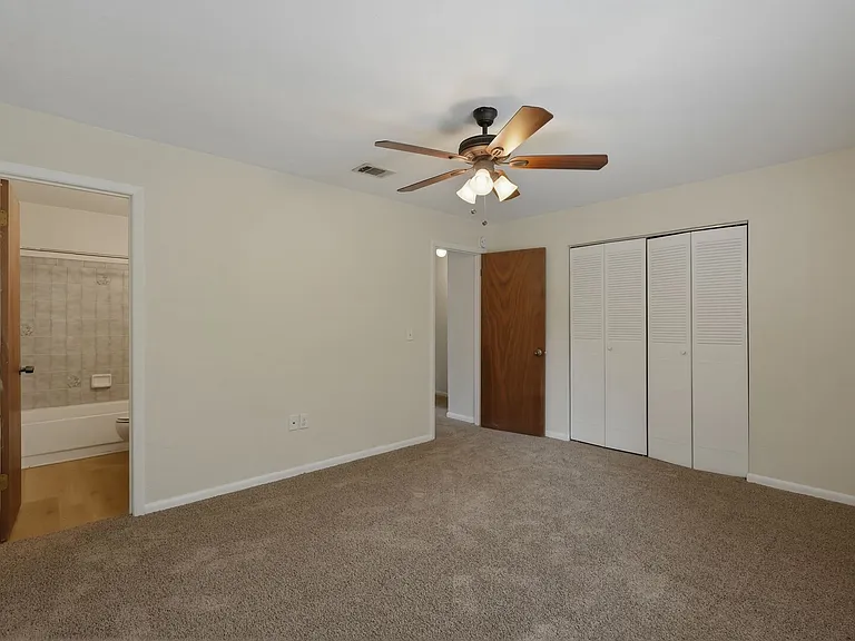 2300 SW 43rd St #C3 — Photo 16