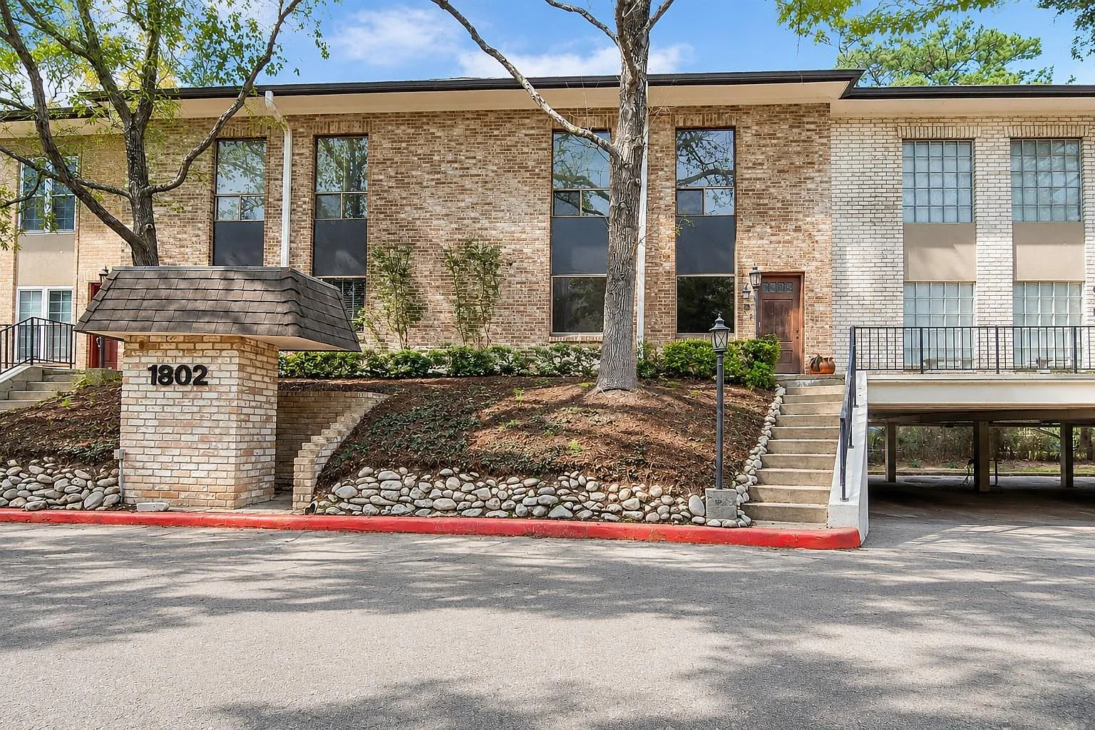 3 bed, 2.5 bath, 2016 sqft, $2,950 — Photo 1