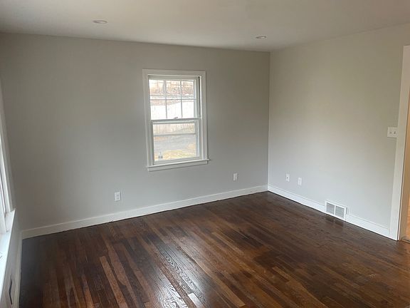 3rd image of 600 Essex Ave #1