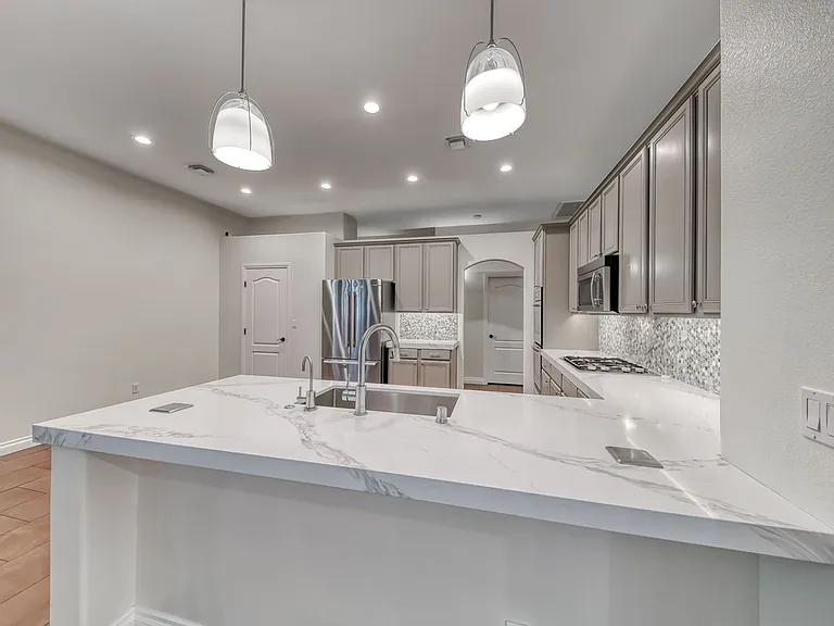 2122 Mooreview St #1 — Photo 8