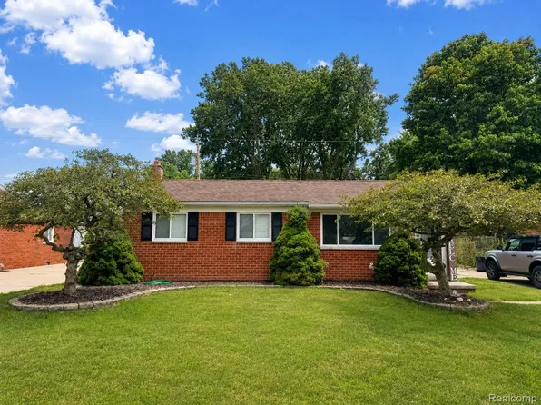 32501 Parkwood St, Westland, MI 48186