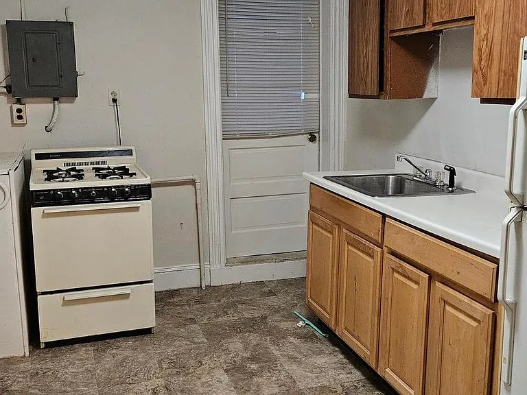 6330 Windsor Mill Rd — Photo 16