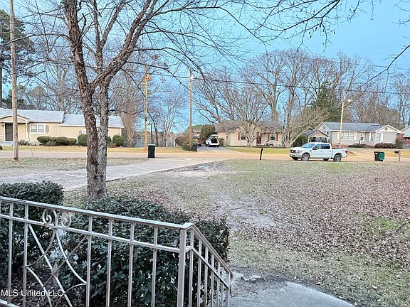 3rd image of 109 Mission Rd