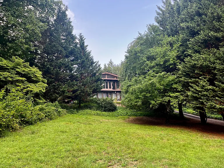 1231 Hillcrest Rd — Photo 2