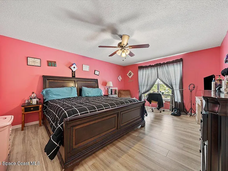4635 Elena Way — Photo 18