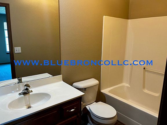 4th image of 615 Willow Ln APT A