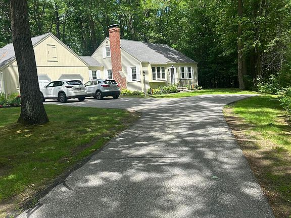 2nd image of 24 Wood Pond Lane #24