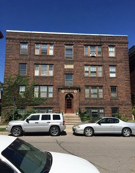 1711 Pleasant St #2 — Photo 2