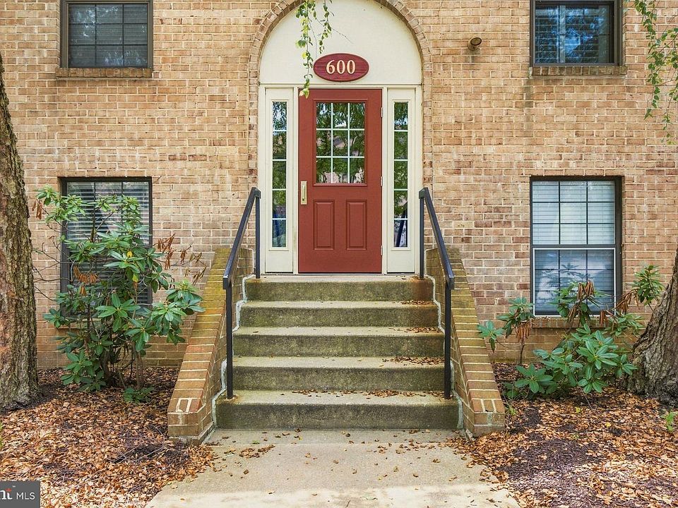 1st image of 613 Washington Pl #13