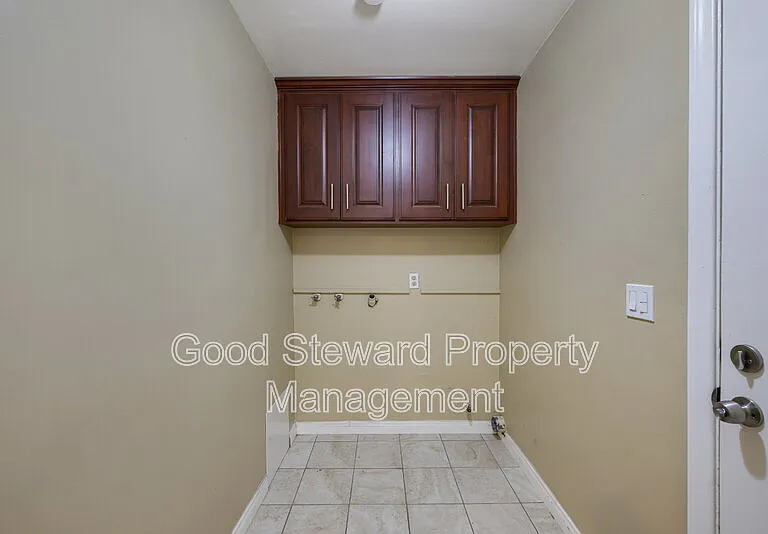 1219 N Van Buren St — Photo 27