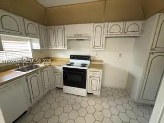 300 S Hollybrook Dr #203 — Photo 11
