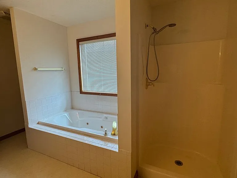 2047 Parkside Dr — Photo 14