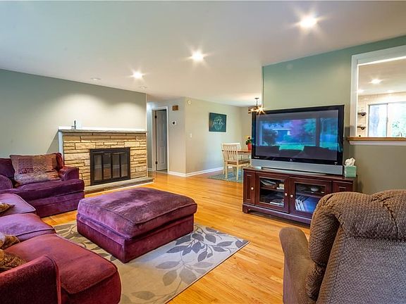 4th image of 301 Southfield Dr