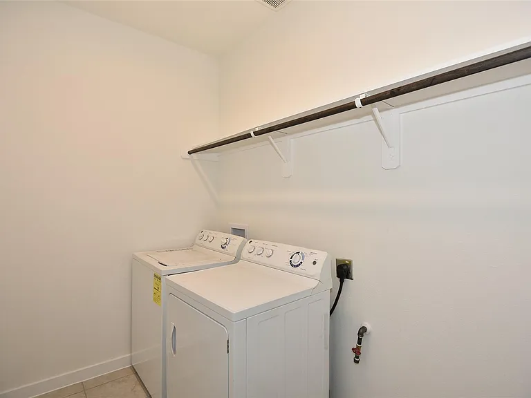 1804 Homestead Farms Dr — Photo 10