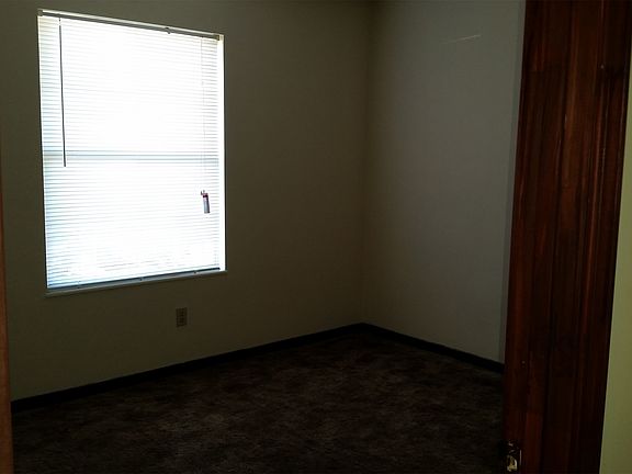 2nd image of 104 Meadowlake Dr