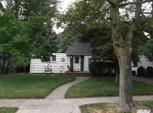 1008 Fairway Rd, Franklin Square, NY 11010