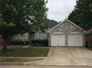 208 Jennifer Ln, Arlington, TX 76002