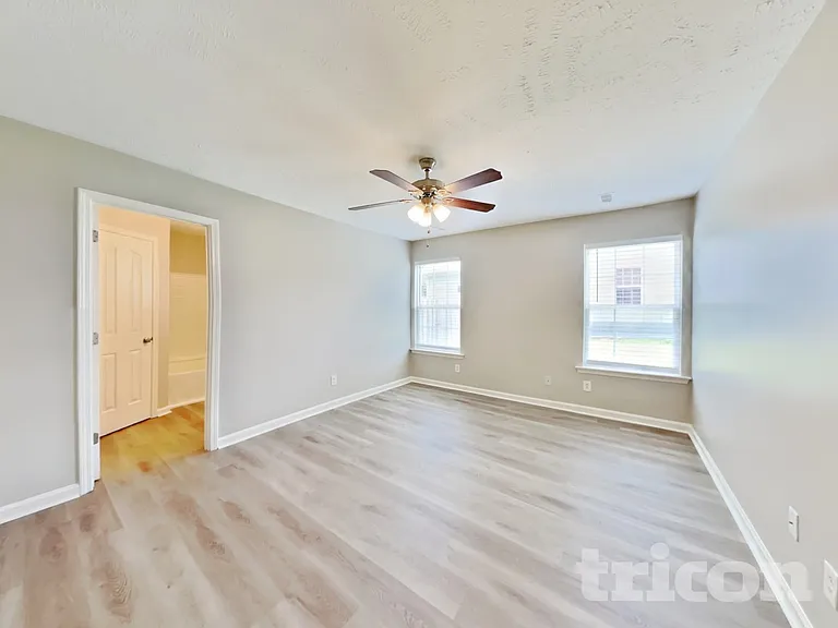 2121 Montgomery Ln — Photo 8