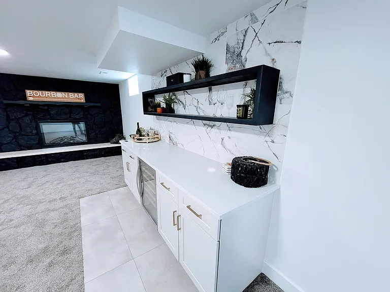 2251 E Lincoln Ln — Photo 41