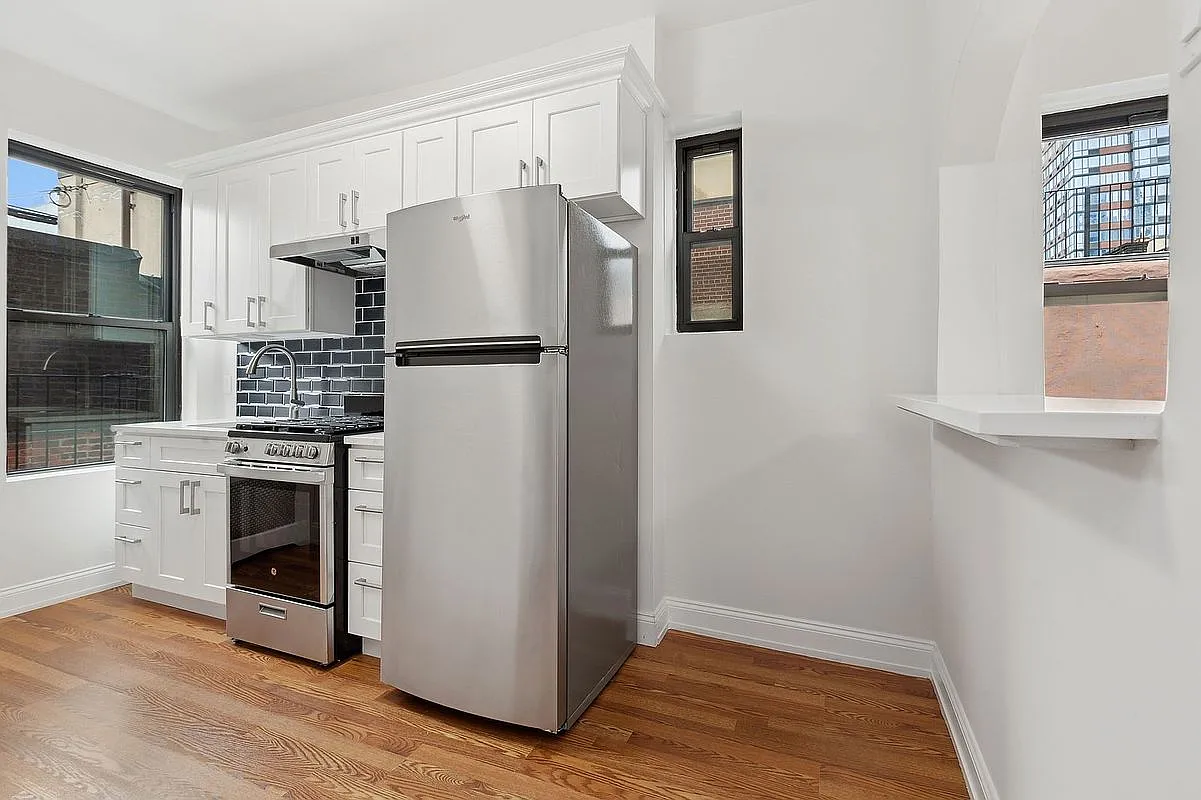 464 W 51st St APT 4W photo 1