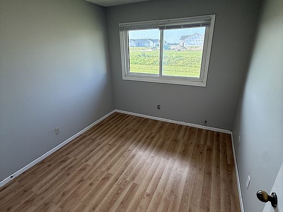 5th image of 1014-1028 Shagbark Dr #7