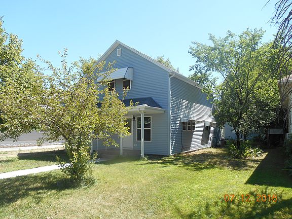 3rd image of 1909 1st Ave