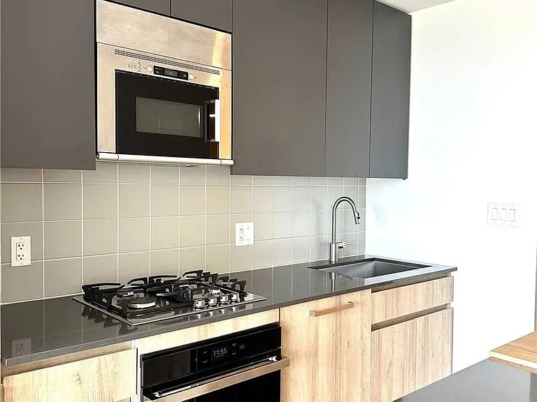 430 Roncesvalles Ave #409 — Photo 6