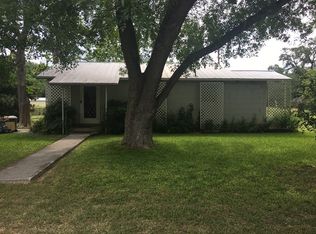 1024 N Hondo St, Sabinal, TX 78881