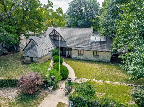 1521 E 10th Ave, Winfield, KS 67156