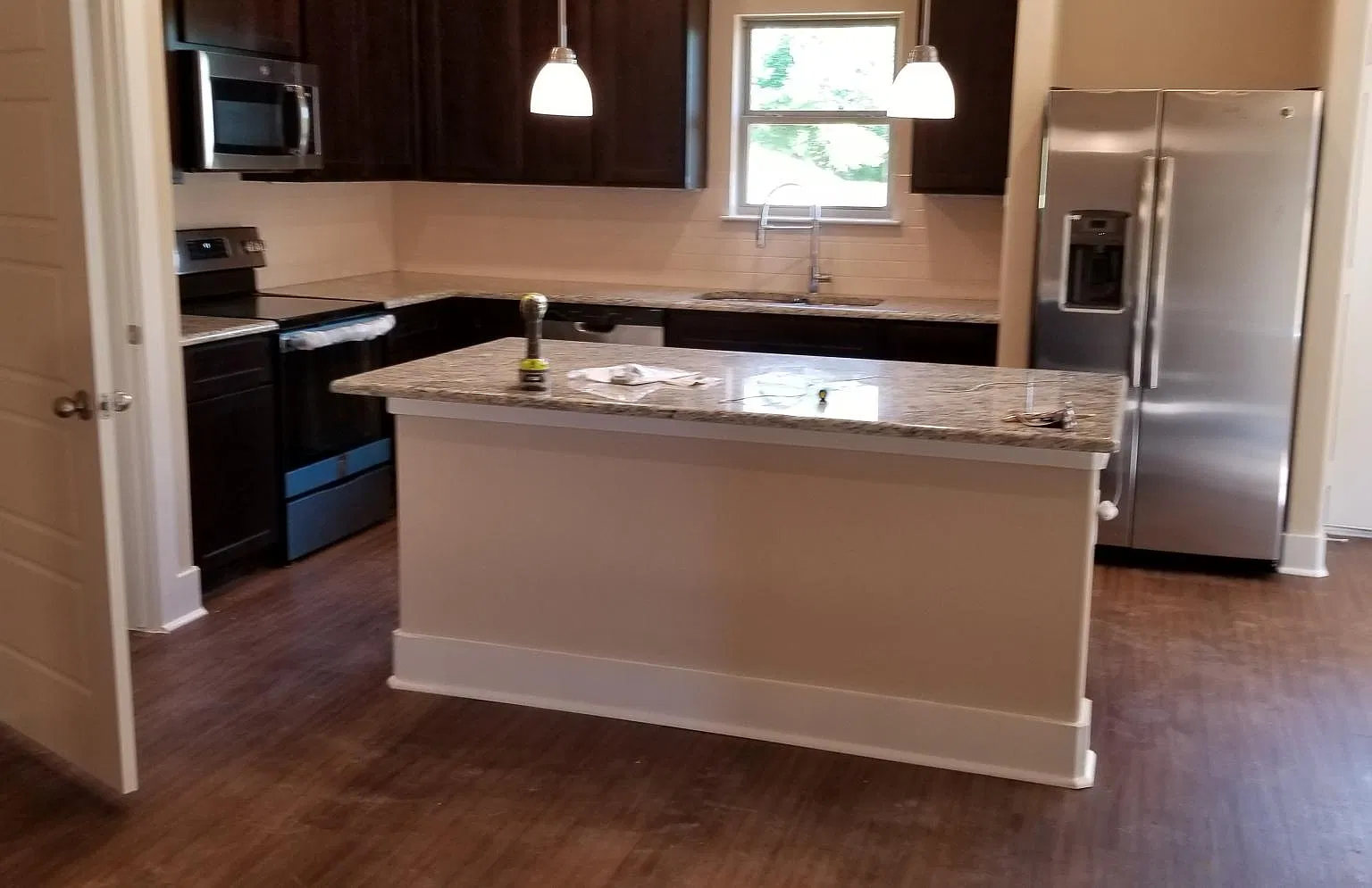 3 bed, 2.5 bath, 1454 sqft, $1,900 — Photo 3