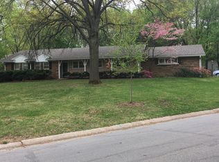 9714 Cherokee Ln, Leawood, KS 66206