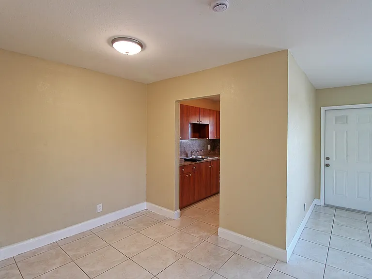1045 Miami Blvd #A — Photo 8