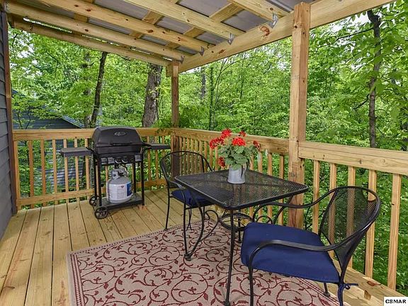3rd image of 638 Oaks View Ct Unit A-b