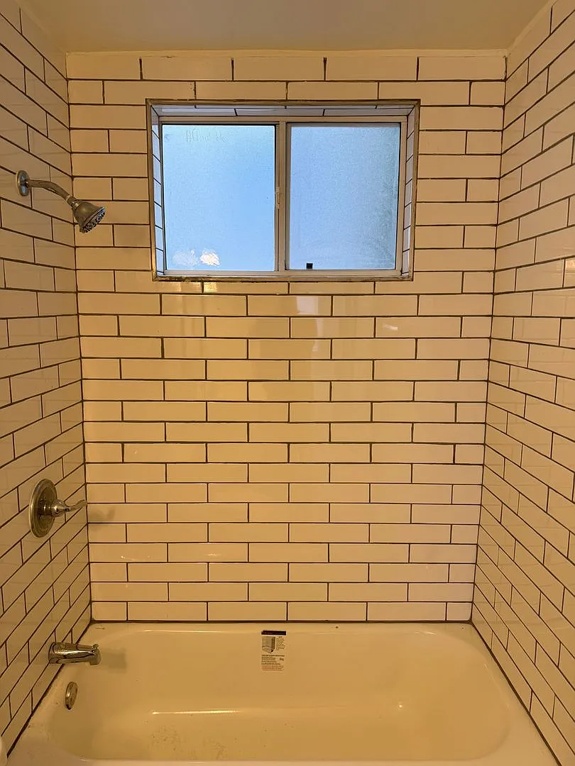 815 S Wilton Pl — Photo 3