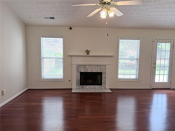 5th image of 317 Carlton Chase Ct
