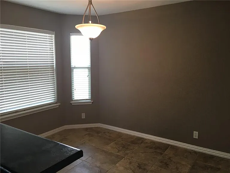 312 Estate Dr — Photo 6