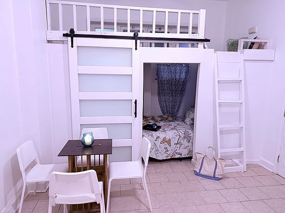 Cozy Loft that fits a full size bed. Closet space.