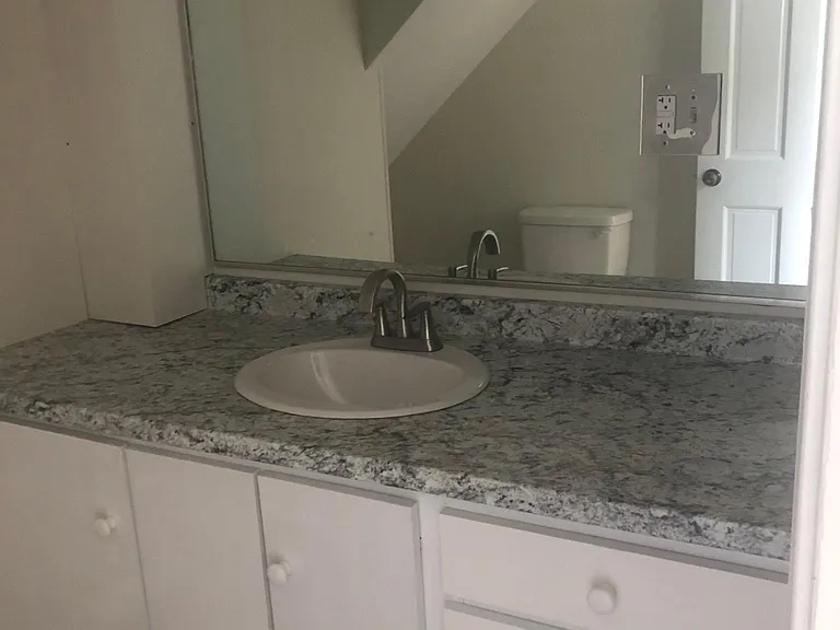 1/2 Bath