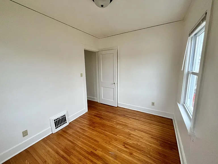 1319 E Lake Ave — Photo 14