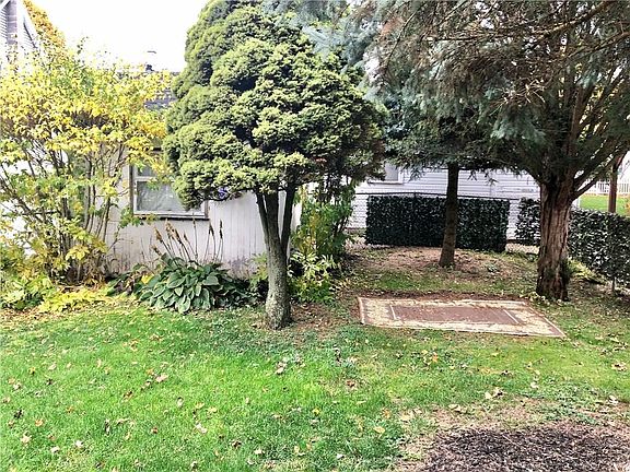 3rd image of 5 Cottage St